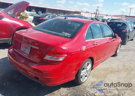 2010 Mercedes-Benz C 300 Luxury/Sport z USA, uszkodzony, nr VIN WDDGF5EB7AR109594